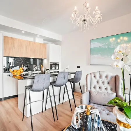 3 Puerto Banus Luxurious In The Heart Of The Port Lägenhet