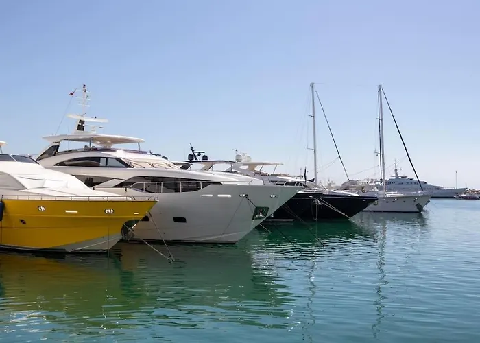 3 Puerto Banus Luxurious In The Heart Of The Port Marbella
